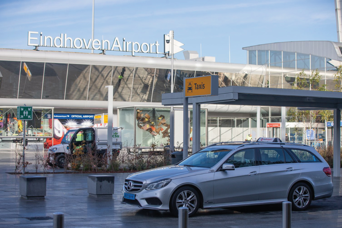 Naar eindhoven Airport